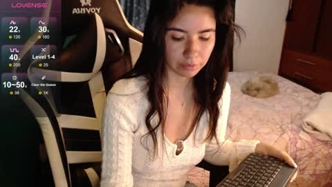 Snapshot of alice_middle01 chatting on 05-28-26, 06:38 Alice online show from 05-28-26, 06:38