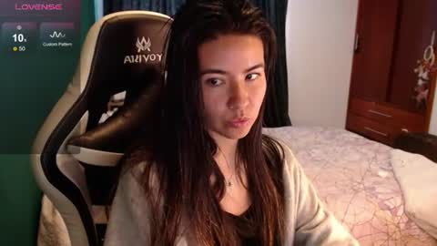 Snapshot of alice_middle01 chatting on 06-11-26, 03:10 Alice online show from 06-11-26, 03:10