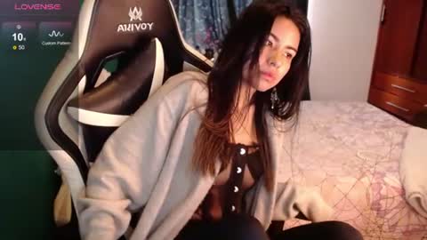 Snapshot of alice_middle01 chatting on 06-12-26, 03:22 Alice online show from 06-12-26, 03:22
