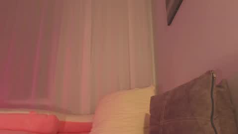 Snapshot of alice_miiiller chatting on 06-14-26, 03:25 Alice online show from 06-14-26, 03:25