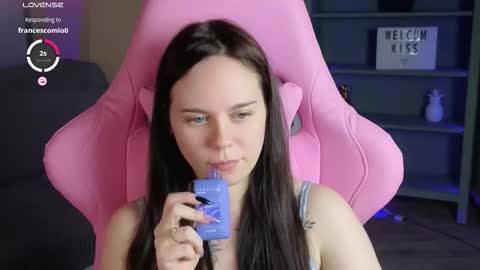 Snapshot of alice_moondark chatting on 10-08-25, 09:01 Alice online show from 10-08-25, 09:01