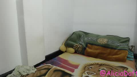 Alicia Aldara online show from 04-07-26, 09:43