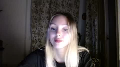Snapshot of alice_smiles chatting on 03-25-26, 08:59 Alice smiles online show from 03-25-26, 08:59