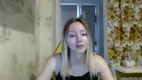 Snapshot of alice_smiles chatting on 04-07-26, 05:19 Alice smiles online show from 04-07-26, 05:19