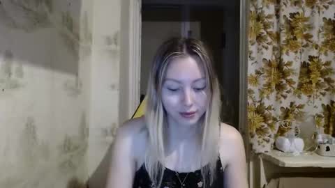 Snapshot of alice_smiles chatting on 04-08-26, 01:49 Alice smiles online show from 04-08-26, 01:49