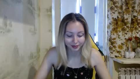 Snapshot of alice_smiles chatting on 04-28-26, 11:15 Alice smiles online show from 04-28-26, 11:15