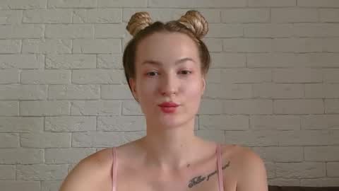 Snapshot of alice_sweet_01 chatting on 09-08-25, 03:22 Alice online show from 09-08-25, 03:22