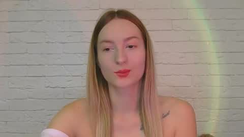 Snapshot of alice_sweet_01 chatting on 10-08-25, 03:20 Alice online show from 10-08-25, 03:20