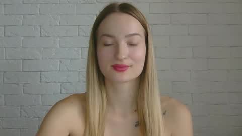 Snapshot of alice_sweet_01 chatting on 10-19-25, 02:18 Alice online show from 10-19-25, 02:18