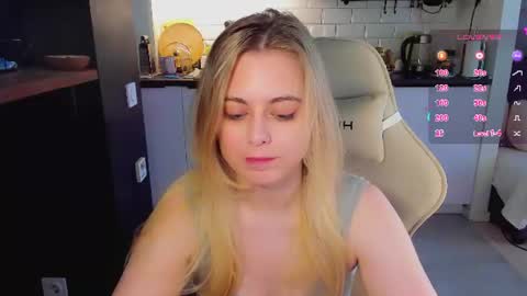 Snapshot of alice_wander chatting on 06-23-26, 03:37 Alice online show from 06-23-26, 03:37