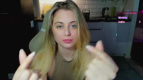 Snapshot of alice_wander chatting on 07-20-26, 02:48 Alice online show from 07-20-26, 02:48