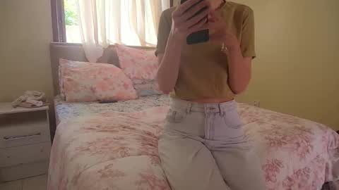 Alice DeLUCA online show from 10-31-25, 03:35