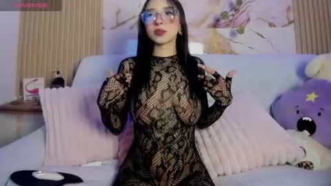 Snapshot of alicee1_ chatting on 07-19-26, 12:58 Aliice online show from 07-19-26, 12:58