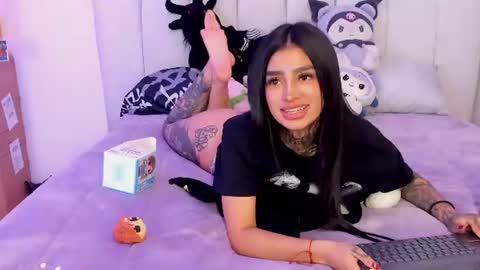 Snapshot of alicee_0 chatting on 06-11-26, 02:11 Alice online show from 06-11-26, 02:11
