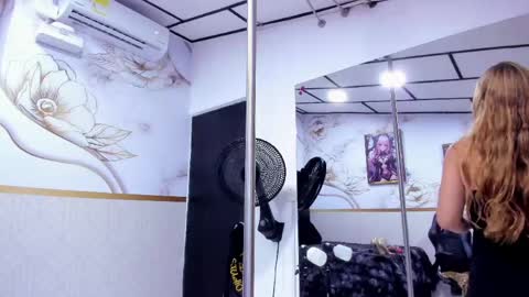 Snapshot of alicee_mature chatting on 05-09-26, 07:19 alicee online show from 05-09-26, 07:19
