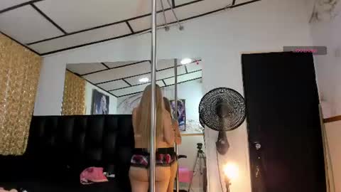 Snapshot of alicee_mature chatting on 06-11-26, 07:34 alicee online show from 06-11-26, 07:34