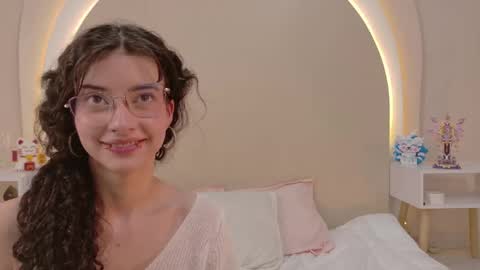 Snapshot of alicee_rodriguez chatting on 04-21-26, 05:17 alice online show from 04-21-26, 05:17