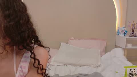 Snapshot of alicee_rodriguez chatting on 04-24-26, 05:15 alice online show from 04-24-26, 05:15