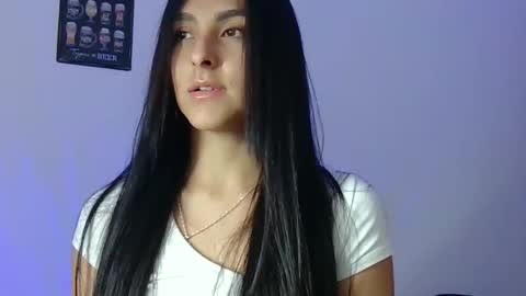 Snapshot of alicee_roos chatting on 01-20-25, 10:04 Alice online show from 01-20-25, 10:04