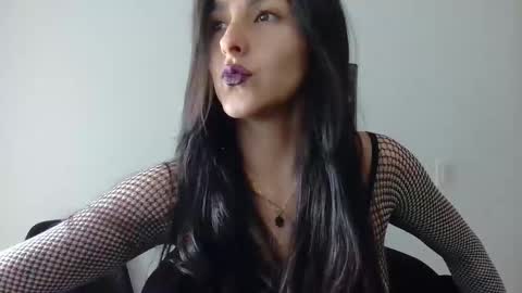 Snapshot of alicee_roos chatting on 02-17-25, 08:04 Alice online show from 02-17-25, 08:04