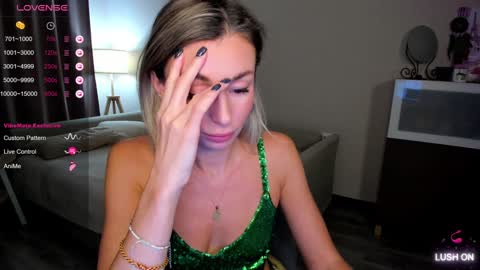 Snapshot of aliceevan chatting on 12-28-24, 07:33 Daniella online show from 12-28-24, 07:33