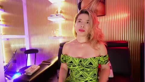 Snapshot of aliceglamour chatting on 05-04-26, 06:15 Allice online show from 05-04-26, 06:15