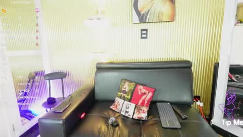 Snapshot of aliceglamour chatting on 05-28-26, 05:54 Allice online show from 05-28-26, 05:54