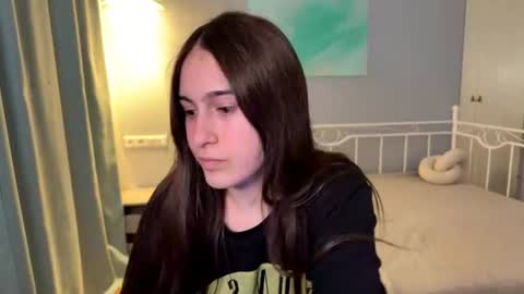 Snapshot of alicekollt chatting on 06-15-26, 05:59 alicekollt online show from 06-15-26, 05:59
