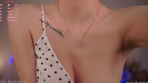 Snapshot of alicelu_ chatting on 05-17-26, 06:44 Elle online show from 05-17-26, 06:44