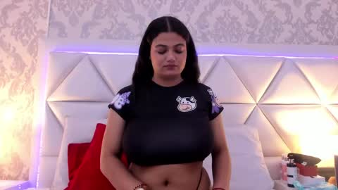 Snapshot of alicemorelli_ chatting on 04-19-26, 04:01 Alice Morelli online show from 04-19-26, 04:01
