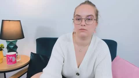 Snapshot of alicesensitive chatting on 09-18-25, 11:01 alicesensitive online show from 09-18-25, 11:01