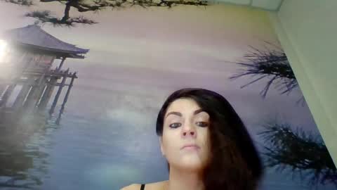Snapshot of alicetailorrr chatting on 05-21-26, 10:06 AliceTailorrr online show from 05-21-26, 10:06
