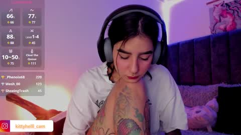 Snapshot of alicewoodville chatting on 03-04-25, 06:50 Alice online show from 03-04-25, 06:50