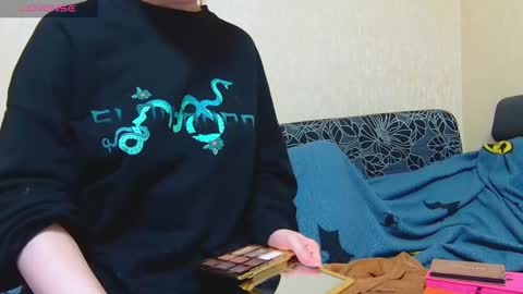 Snapshot of alicewoolfy chatting on 10-28-25, 12:58 AliceWoolfy online show from 10-28-25, 12:58