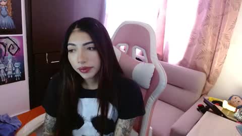 Snapshot of alicia_key_ chatting on 10-03-25, 06:38 ALICIA online show from 10-03-25, 06:38