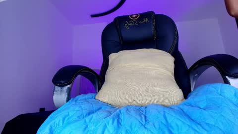 Snapshot of alicia_kyse chatting on 04-22-26, 01:08 Alicia Kyse online show from 04-22-26, 01:08