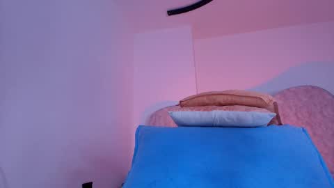 Snapshot of alicia_kyse chatting on 06-08-26, 03:07 Alicia Kyse online show from 06-08-26, 03:07