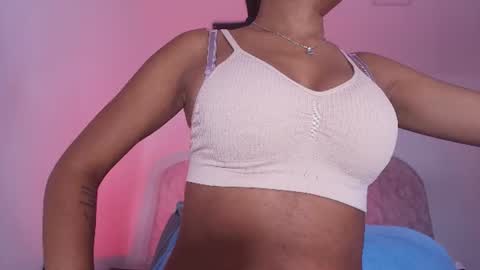 Snapshot of alicia_kyse chatting on 06-25-26, 03:06 Alicia Kyse online show from 06-25-26, 03:06
