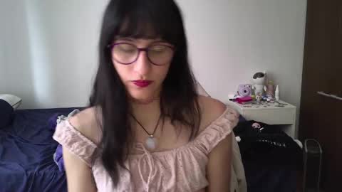 Snapshot of alicia_love29 chatting on 01-25-25, 08:42 Alice online show from 01-25-25, 08:42