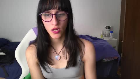 Snapshot of alicia_love29 chatting on 02-03-25, 12:04 Alice online show from 02-03-25, 12:04