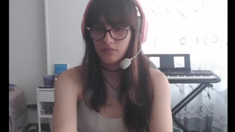 Snapshot of alicia_love29 chatting on 05-23-26, 04:55 Alice online show from 05-23-26, 04:55