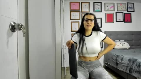 alicia_rainbow online show from 06-24-26, 04:00