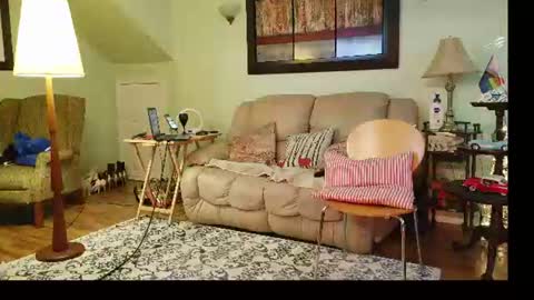 Snapshot of aliciadehart181 chatting on 07-02-26, 11:00 Alicia deHart Help me reach 1000 Followers. Its FREE online show from 07-02-26, 11:00