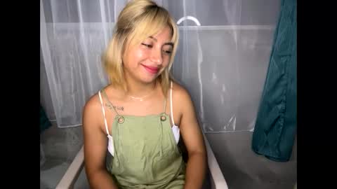 Snapshot of alicie_oconoor chatting on 05-20-26, 04:07 Karla Oconoor online show from 05-20-26, 04:07
