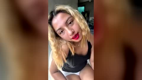 Snapshot of alicie_oconoor chatting on 06-19-26, 05:06 Karla Oconoor online show from 06-19-26, 05:06