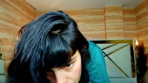 Snapshot of alie_martin_r chatting on 04-06-26, 07:48 Alie online show from 04-06-26, 07:48