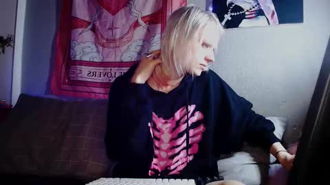 Alien Bella online show from 02-09-26, 04:11