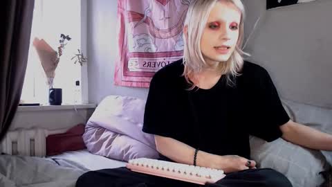 Alien Bella online show from 02-27-26, 12:27