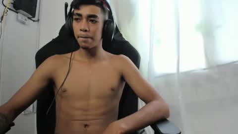 Snapshot of alienbigcock_01 chatting on 06-20-26, 03:04 My name is Andrs and Im 18 years old. online show from 06-20-26, 03:04