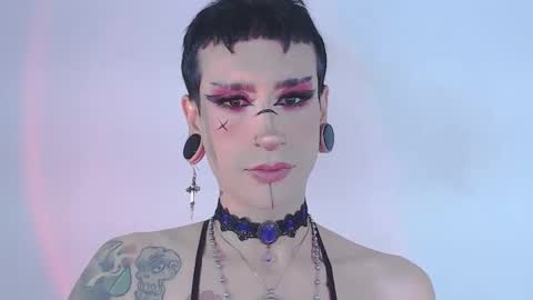 Snapshot of alienexxx chatting on 04-22-26, 12:02 online show from 04-22-26, 12:02